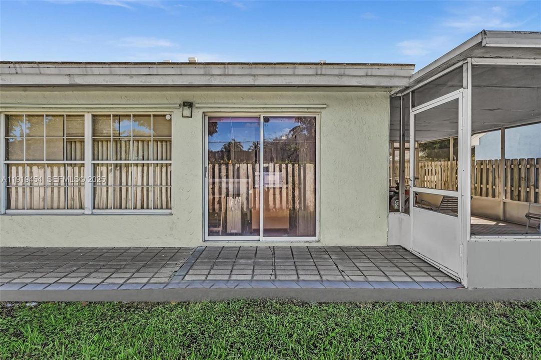 For Rent: $4,000 (3 beds, 2 baths, 2052 Square Feet)