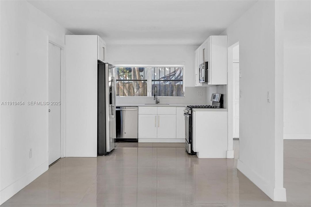 For Rent: $4,000 (3 beds, 2 baths, 2052 Square Feet)