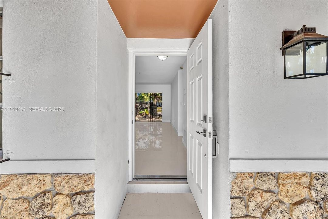 For Rent: $4,000 (3 beds, 2 baths, 2052 Square Feet)