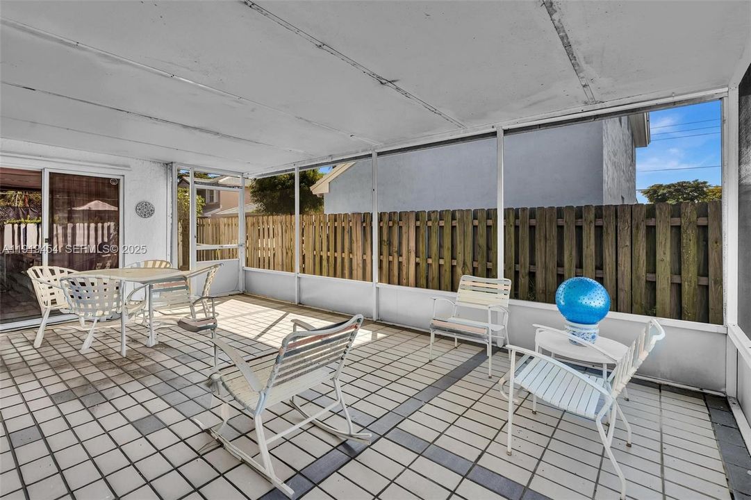 For Rent: $4,000 (3 beds, 2 baths, 2052 Square Feet)