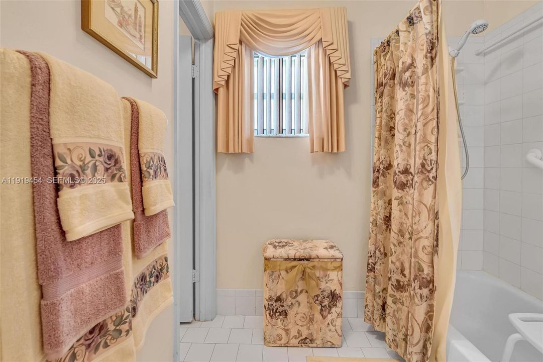 For Rent: $4,000 (3 beds, 2 baths, 2052 Square Feet)