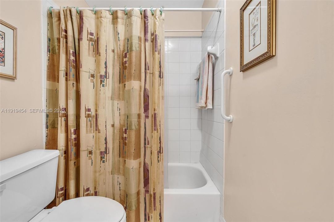 For Rent: $4,000 (3 beds, 2 baths, 2052 Square Feet)