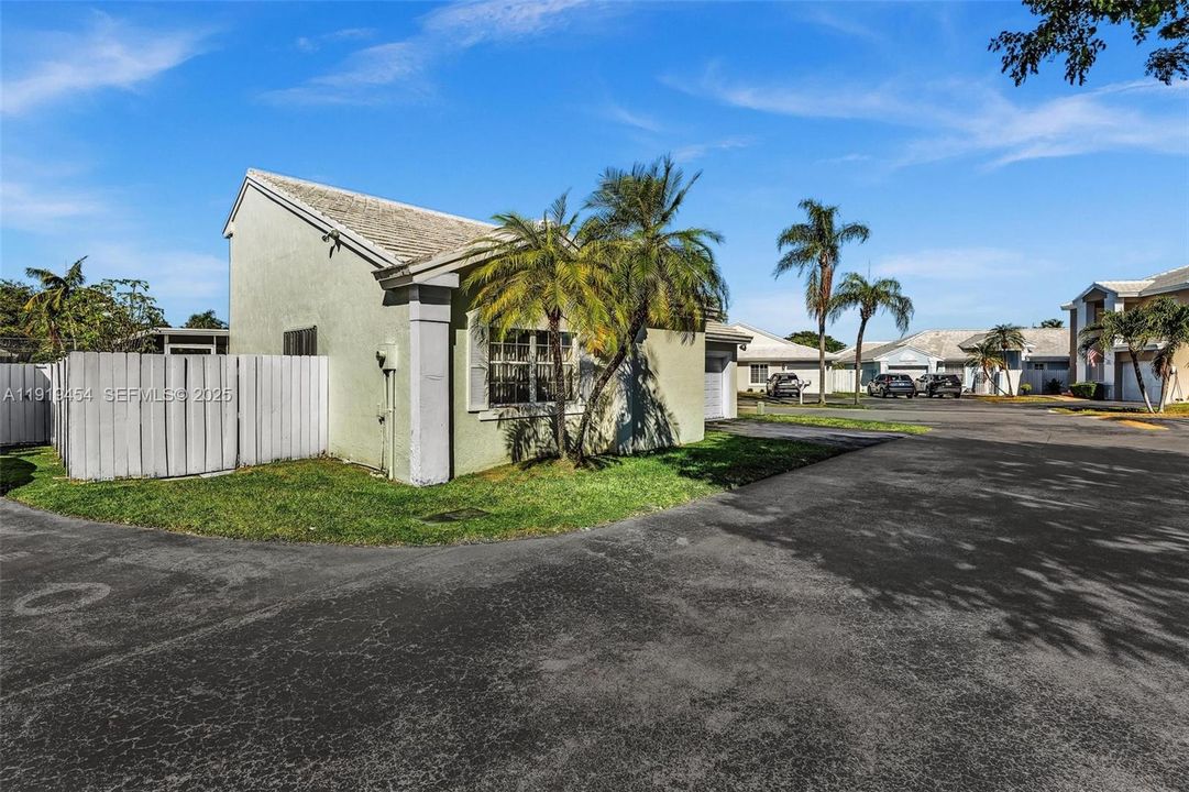 For Rent: $4,000 (3 beds, 2 baths, 2052 Square Feet)