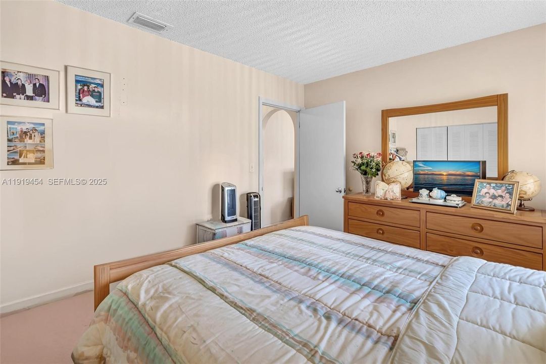 For Rent: $4,000 (3 beds, 2 baths, 2052 Square Feet)