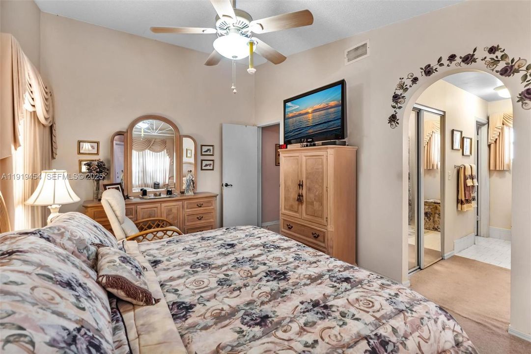 For Rent: $4,000 (3 beds, 2 baths, 2052 Square Feet)