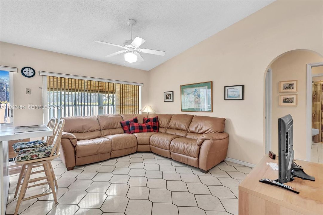 For Rent: $4,000 (3 beds, 2 baths, 2052 Square Feet)