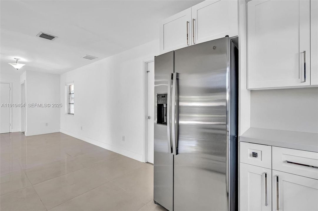 For Rent: $4,000 (3 beds, 2 baths, 2052 Square Feet)