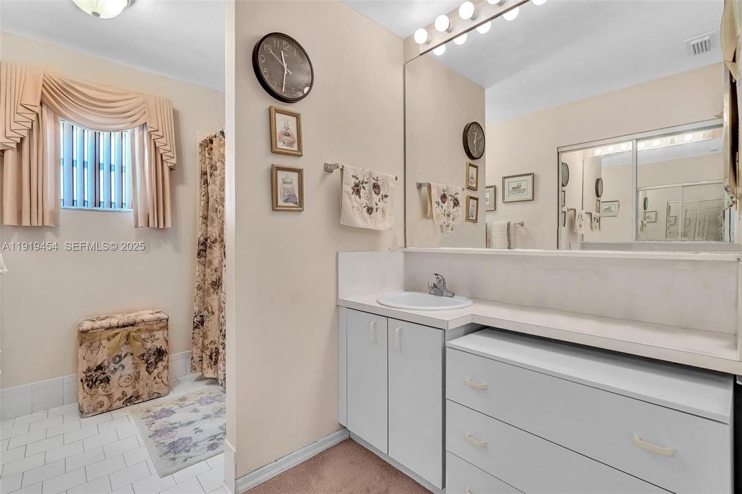 For Rent: $4,000 (3 beds, 2 baths, 2052 Square Feet)