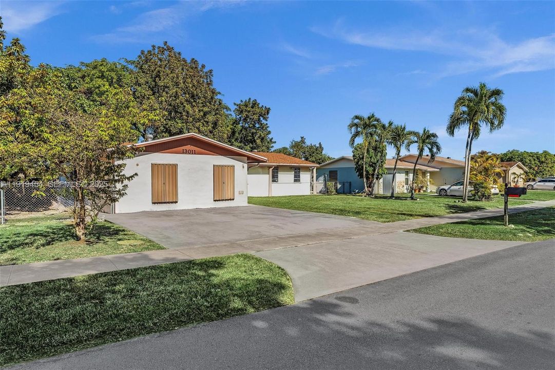 For Rent: $4,000 (3 beds, 2 baths, 2052 Square Feet)