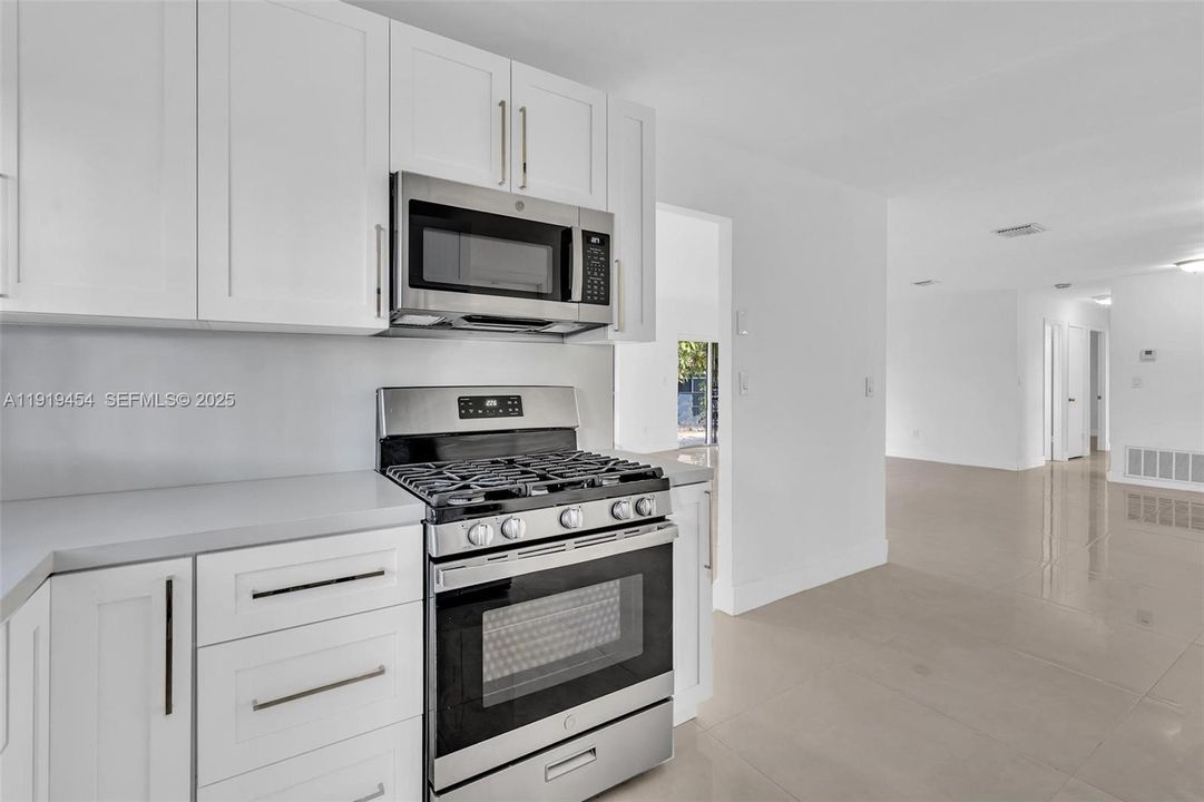 For Rent: $4,000 (3 beds, 2 baths, 2052 Square Feet)