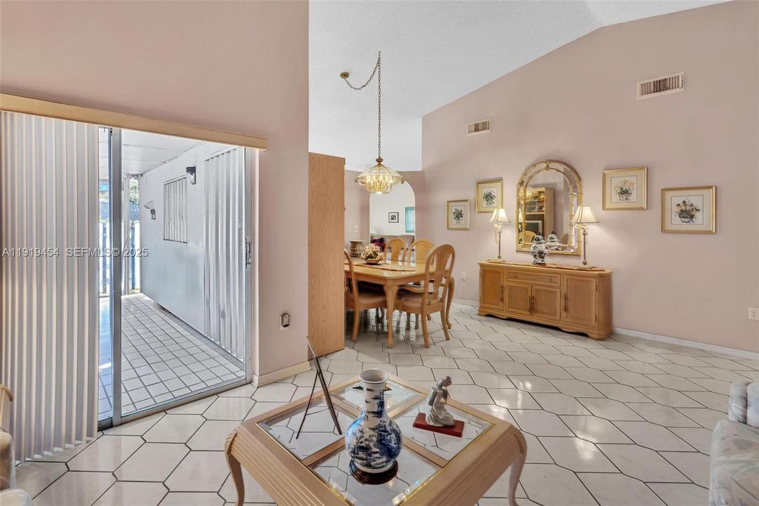 For Rent: $4,000 (3 beds, 2 baths, 2052 Square Feet)