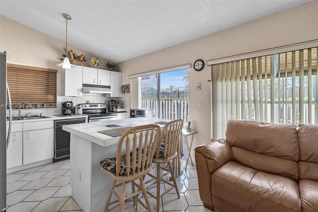 For Rent: $4,000 (3 beds, 2 baths, 2052 Square Feet)