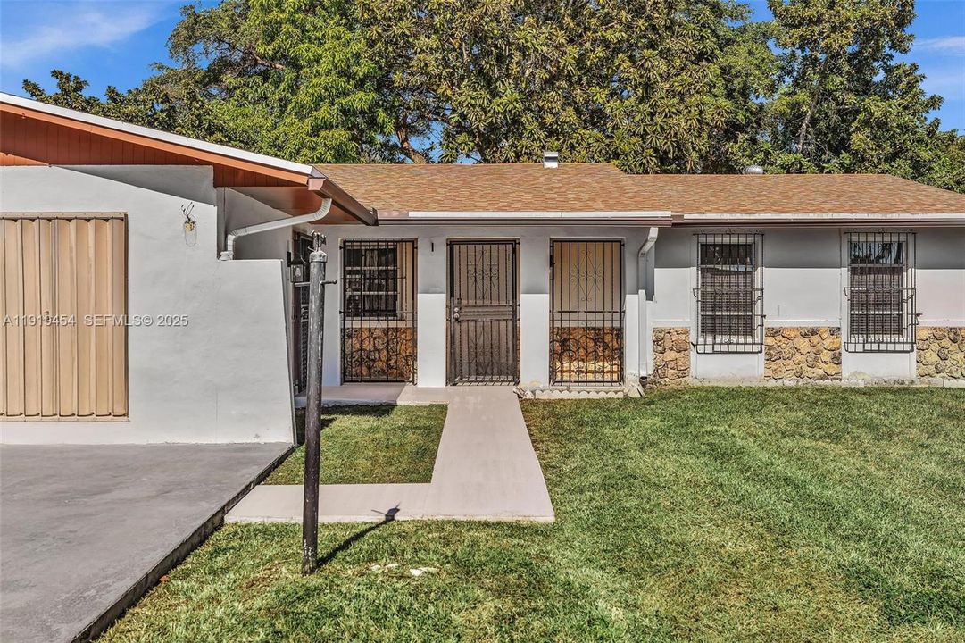 For Rent: $4,000 (3 beds, 2 baths, 2052 Square Feet)