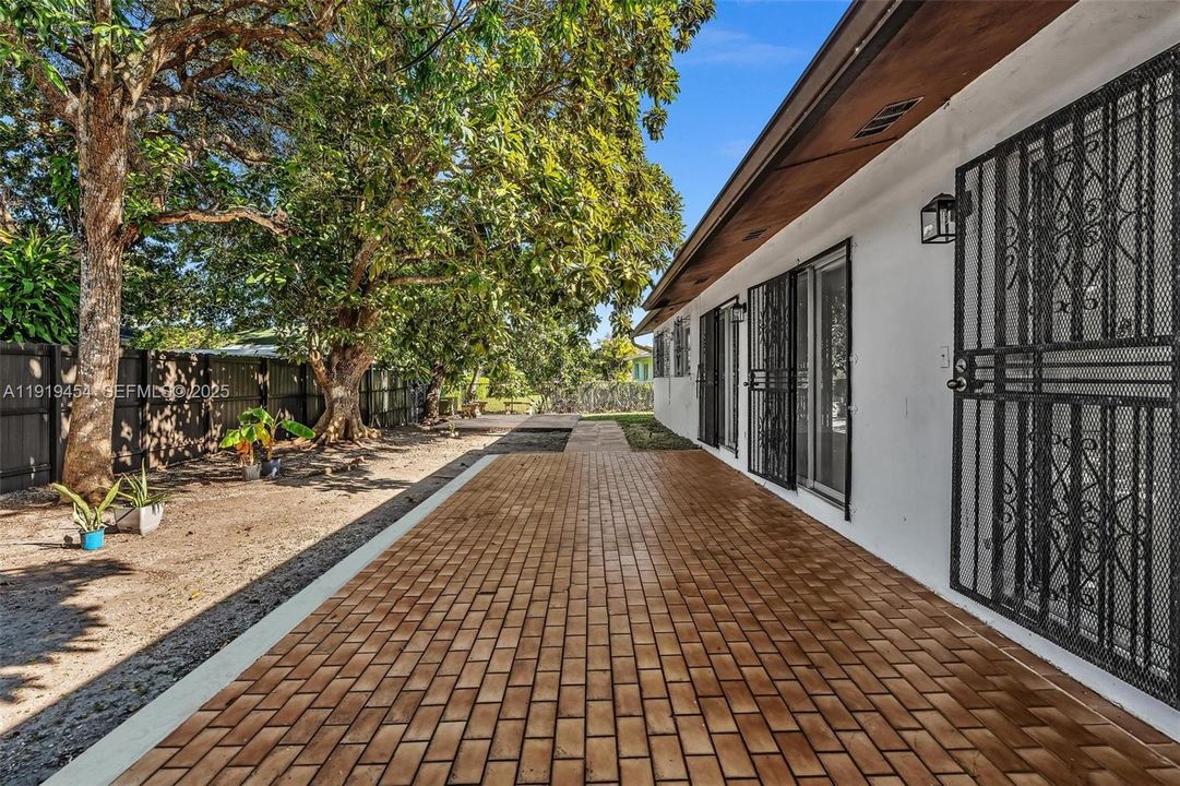 For Rent: $4,000 (3 beds, 2 baths, 2052 Square Feet)