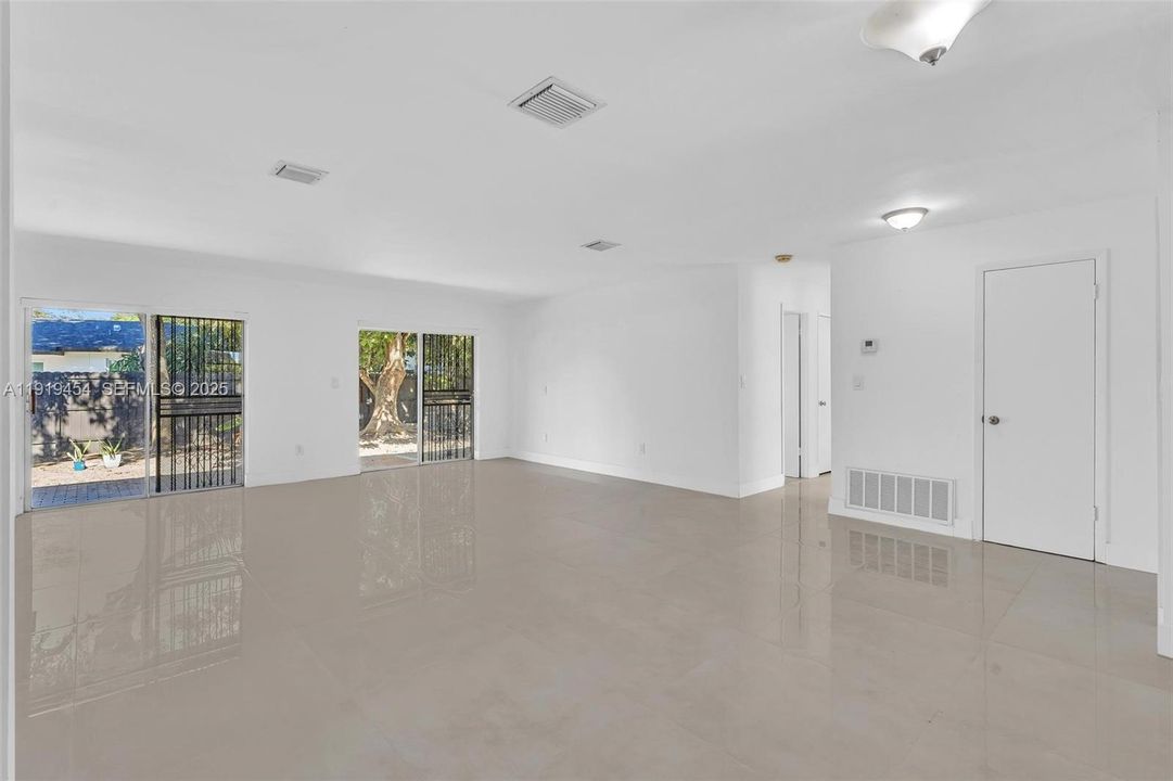 For Rent: $4,000 (3 beds, 2 baths, 2052 Square Feet)