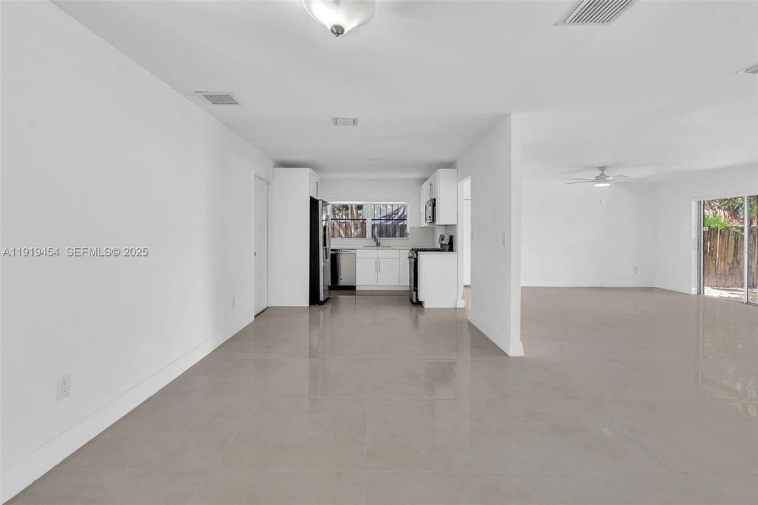 For Rent: $4,000 (3 beds, 2 baths, 2052 Square Feet)