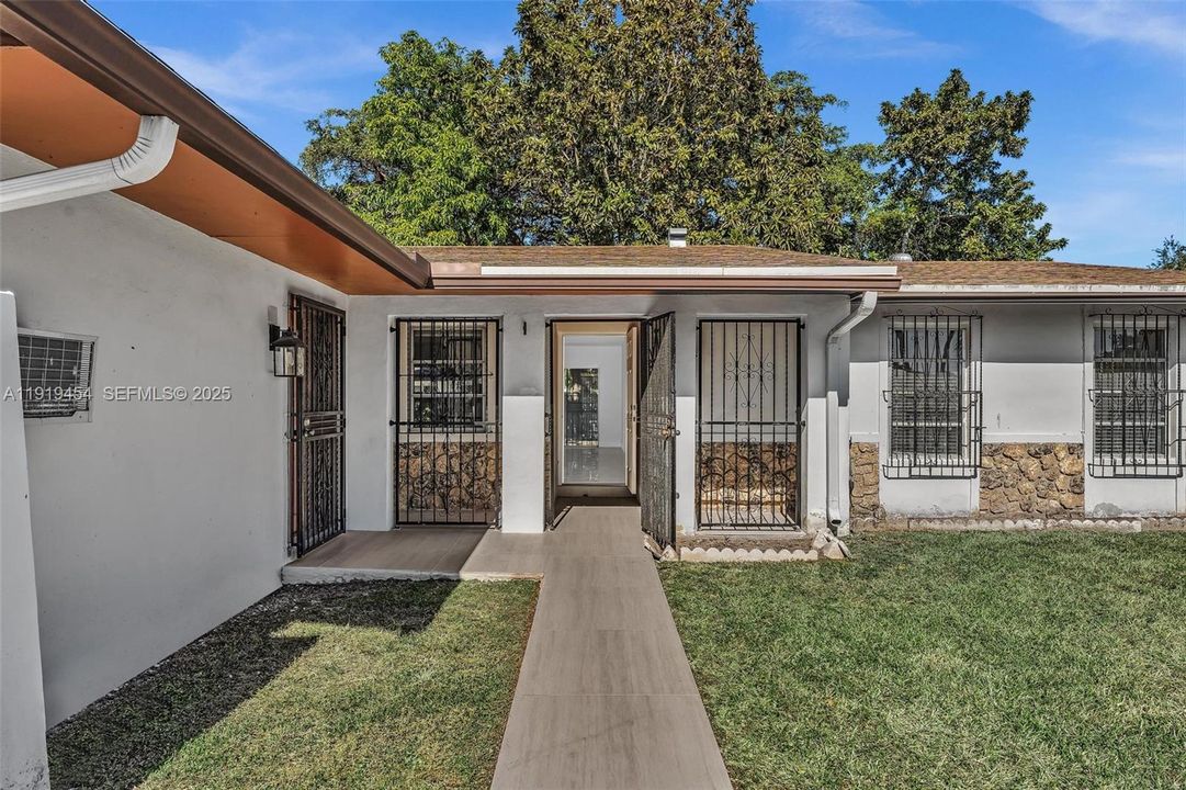 For Rent: $4,000 (3 beds, 2 baths, 2052 Square Feet)