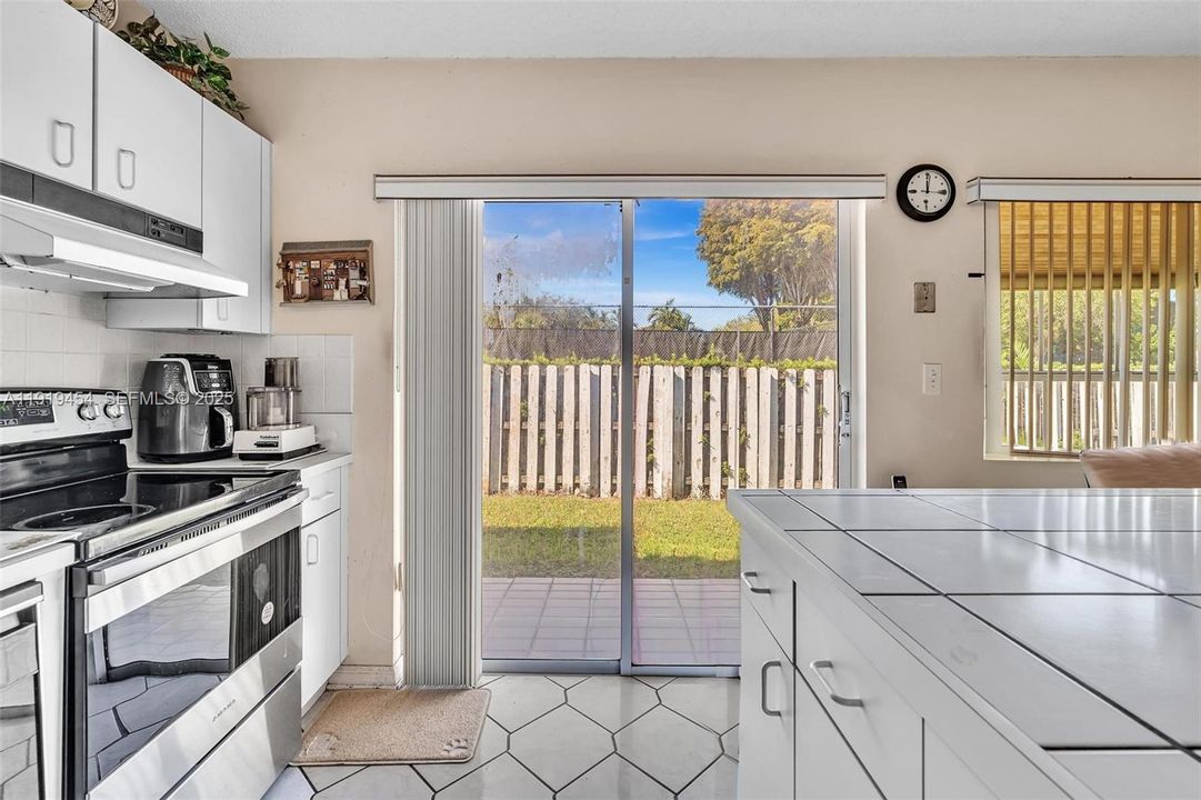 For Rent: $4,000 (3 beds, 2 baths, 2052 Square Feet)