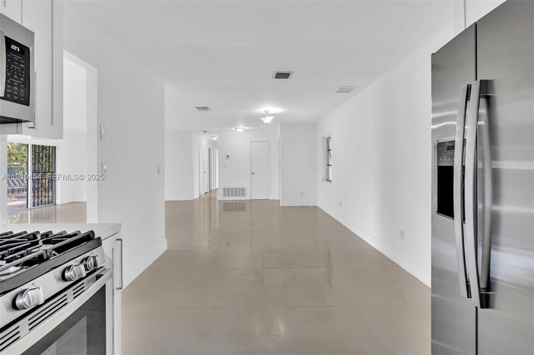 For Rent: $4,000 (3 beds, 2 baths, 2052 Square Feet)