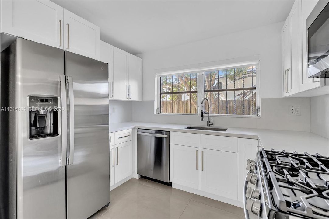 For Rent: $4,000 (3 beds, 2 baths, 2052 Square Feet)