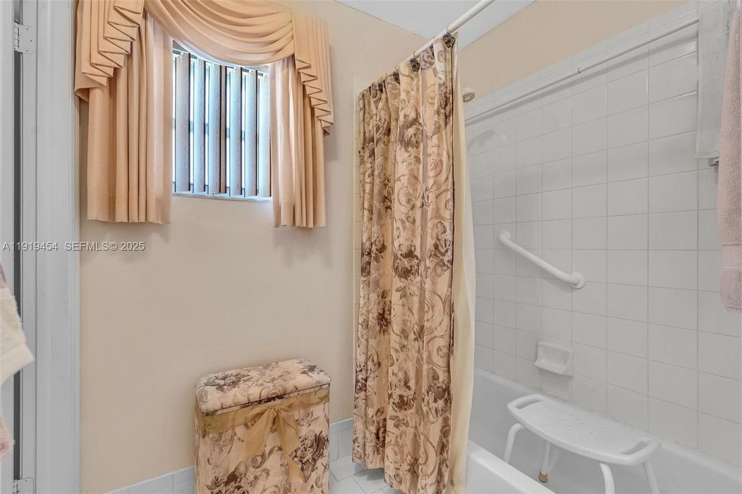 For Rent: $4,000 (3 beds, 2 baths, 2052 Square Feet)