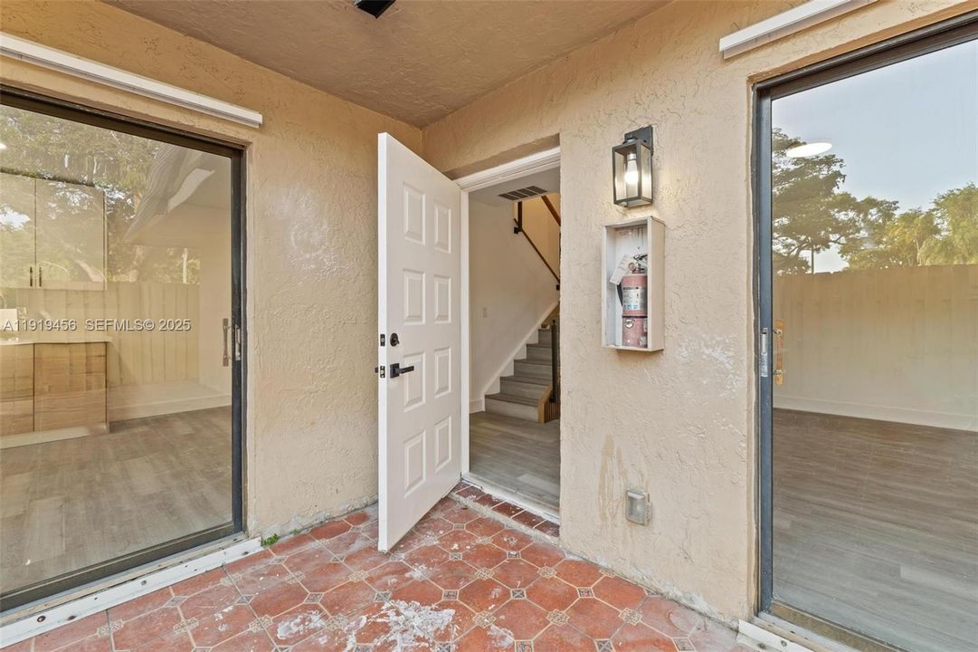 На продажу: $365,000 (2 спален, 2 ванн, 1462 Квадратных фут)