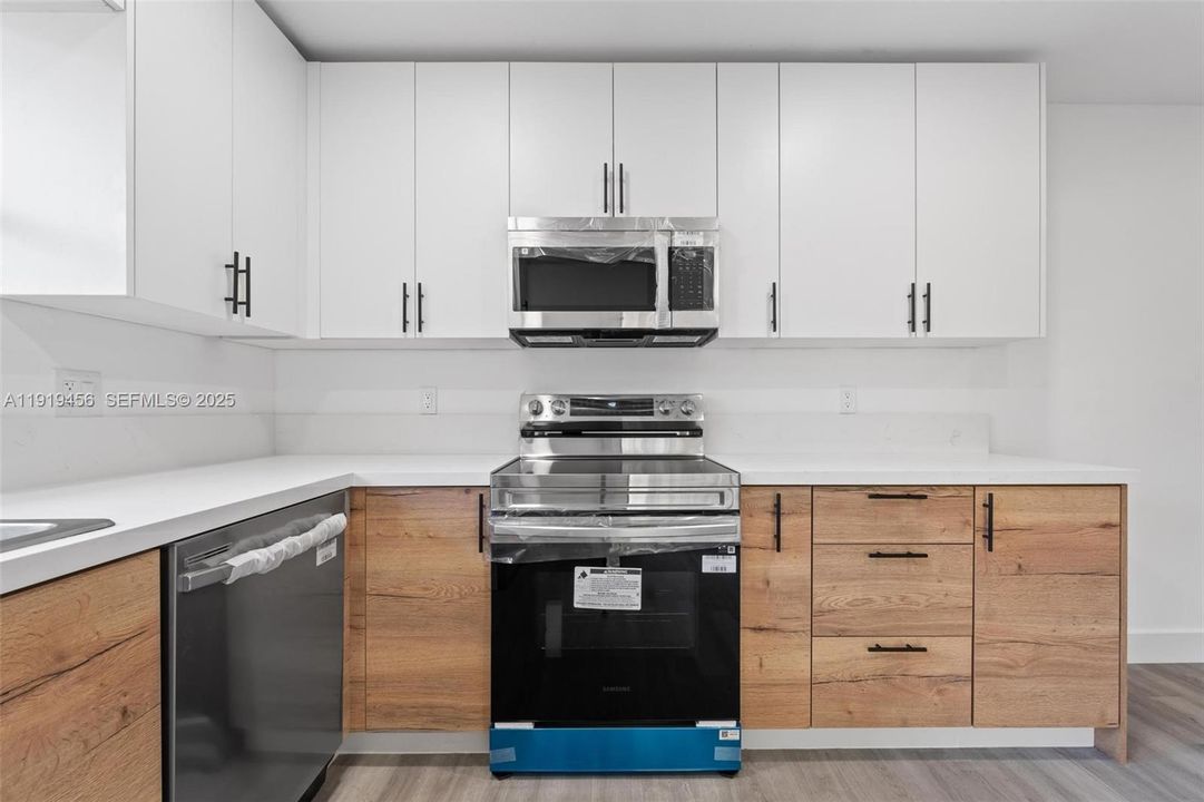 На продажу: $365,000 (2 спален, 2 ванн, 1462 Квадратных фут)