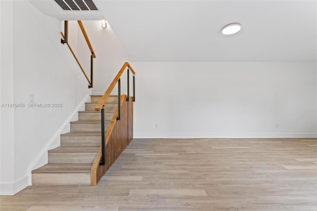 На продажу: $365,000 (2 спален, 2 ванн, 1462 Квадратных фут)