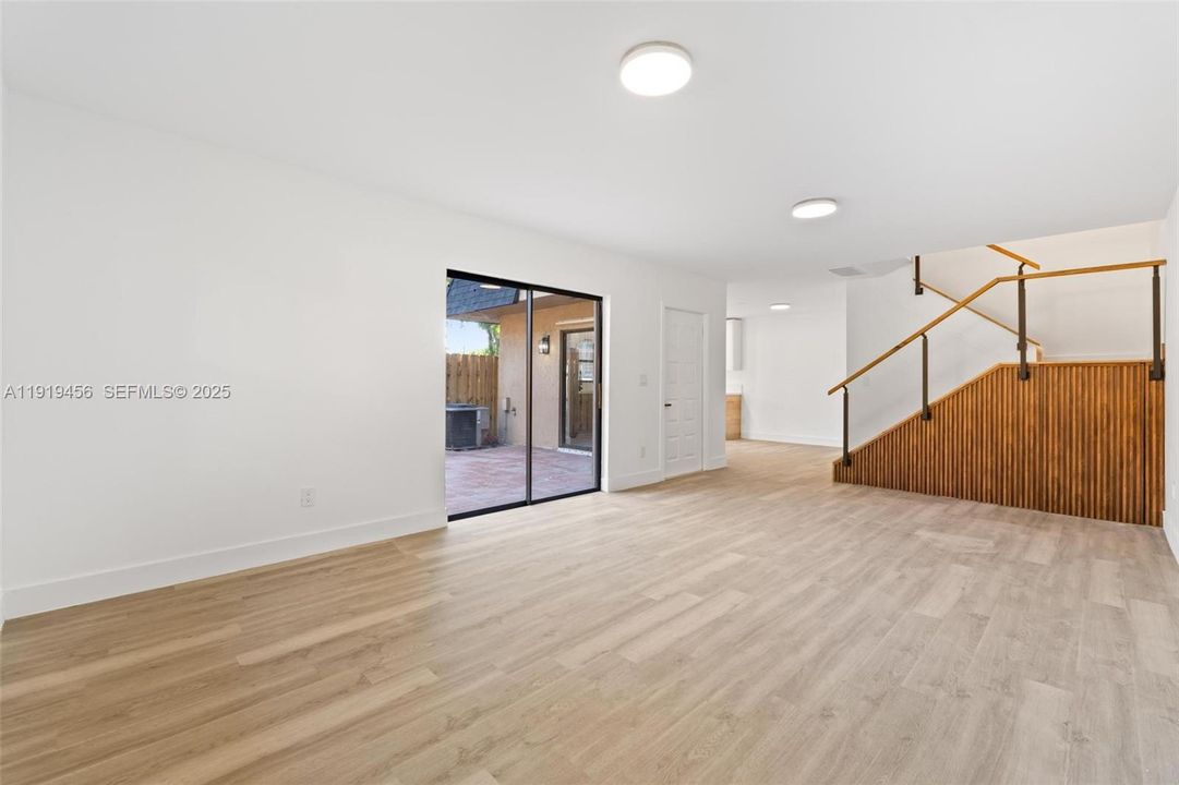 На продажу: $365,000 (2 спален, 2 ванн, 1462 Квадратных фут)