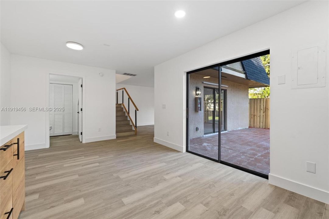 На продажу: $365,000 (2 спален, 2 ванн, 1462 Квадратных фут)