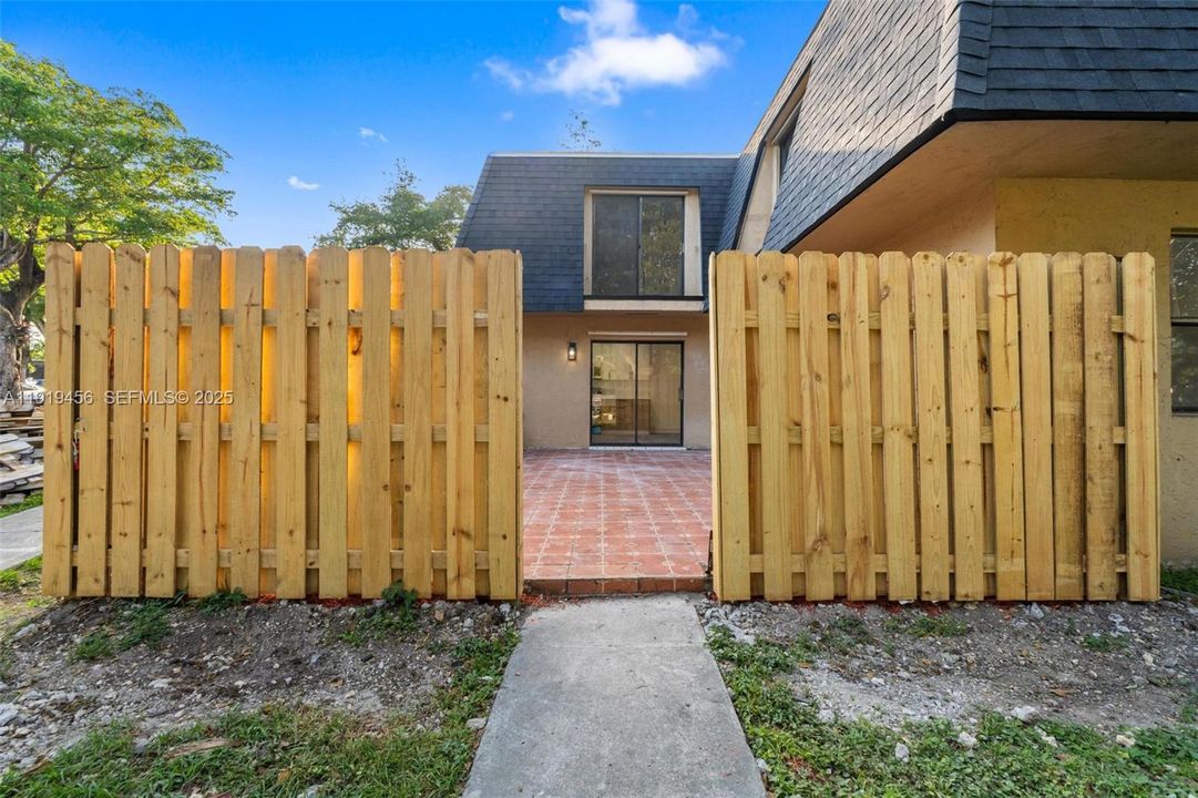 На продажу: $365,000 (2 спален, 2 ванн, 1462 Квадратных фут)