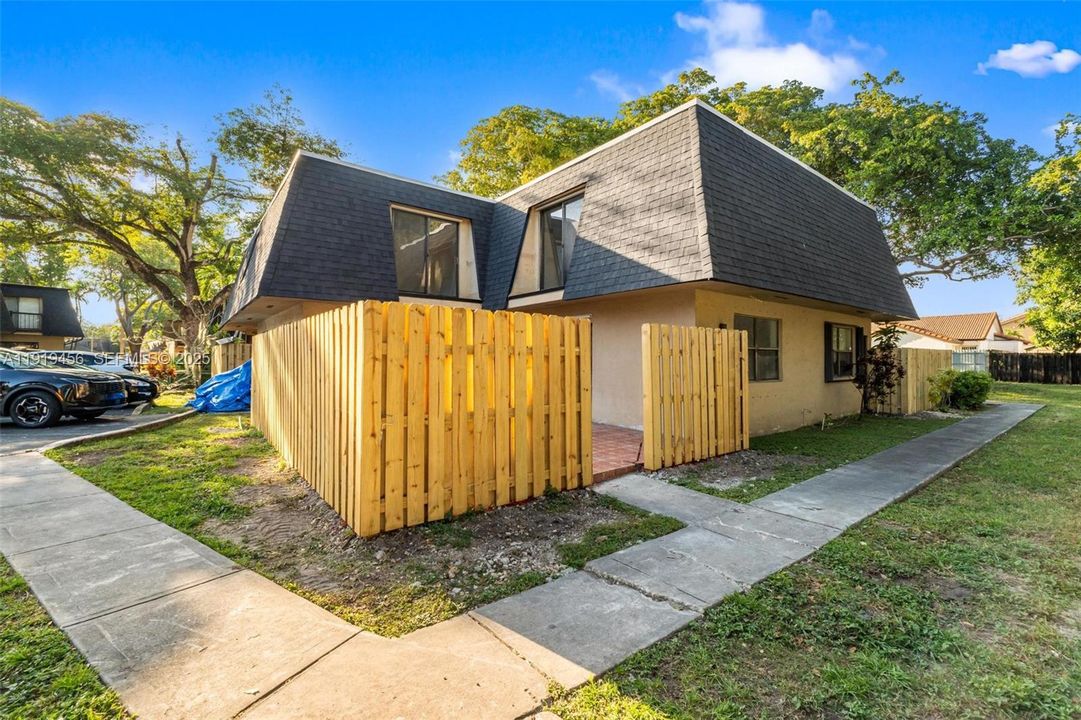 На продажу: $365,000 (2 спален, 2 ванн, 1462 Квадратных фут)