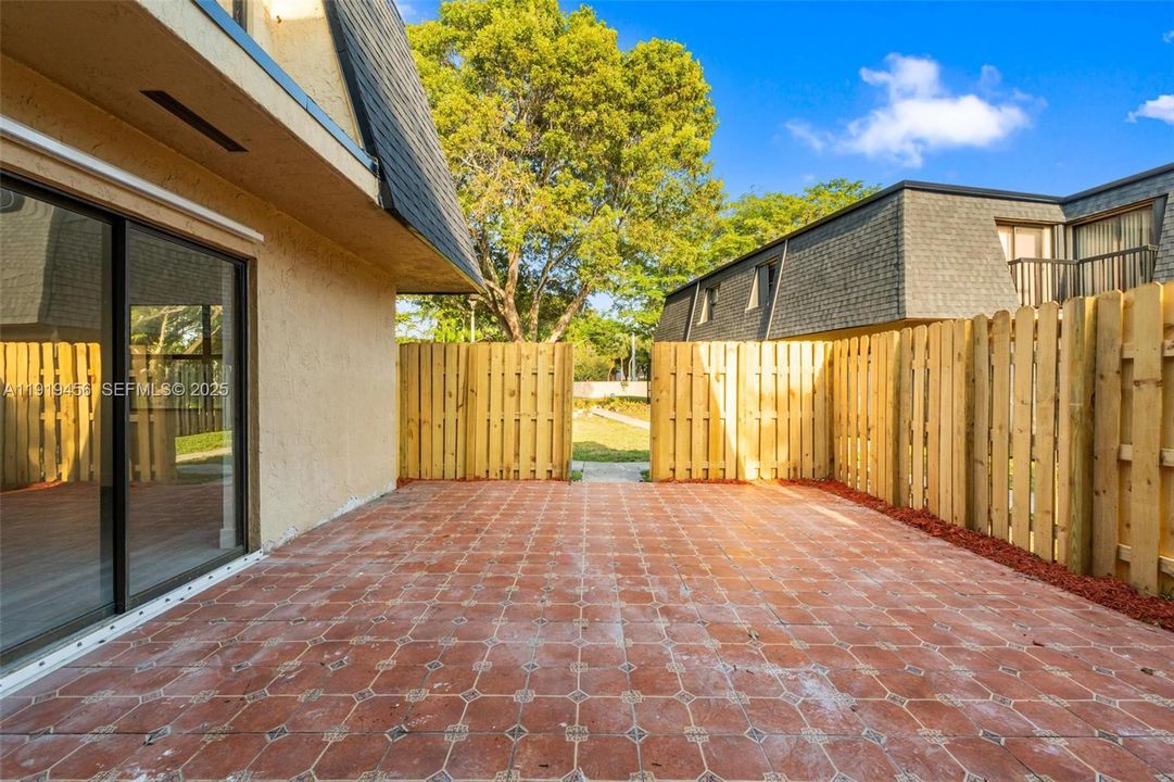 На продажу: $365,000 (2 спален, 2 ванн, 1462 Квадратных фут)