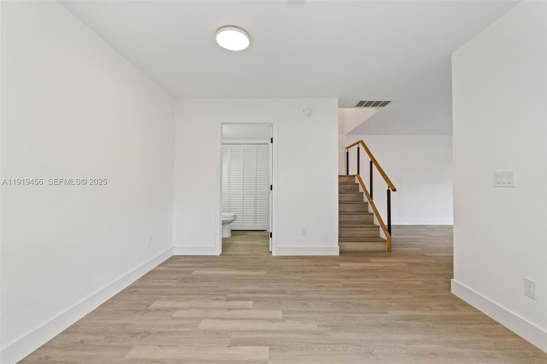 На продажу: $365,000 (2 спален, 2 ванн, 1462 Квадратных фут)