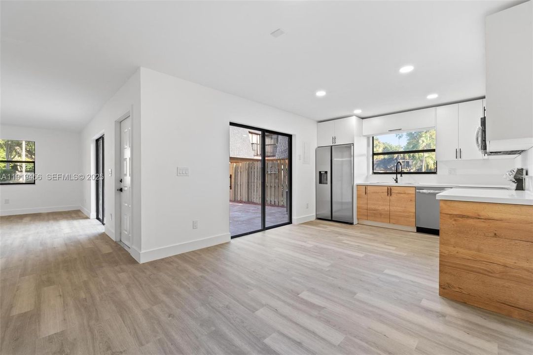 На продажу: $365,000 (2 спален, 2 ванн, 1462 Квадратных фут)