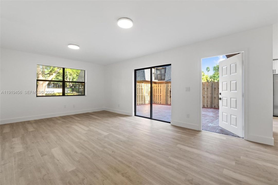 На продажу: $365,000 (2 спален, 2 ванн, 1462 Квадратных фут)