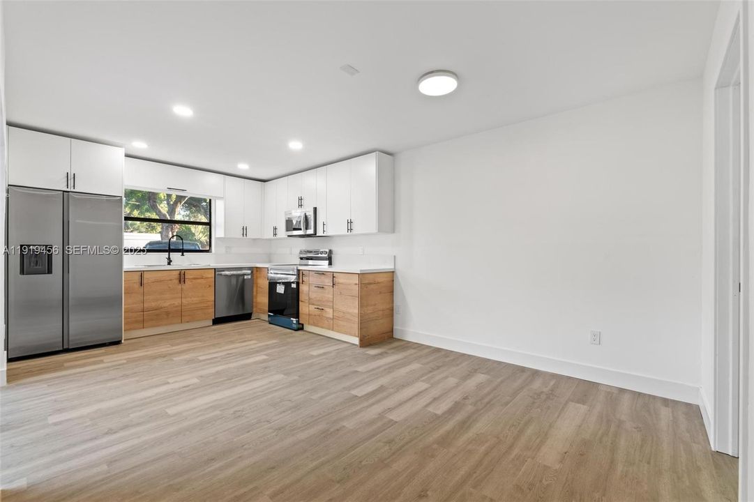 На продажу: $365,000 (2 спален, 2 ванн, 1462 Квадратных фут)