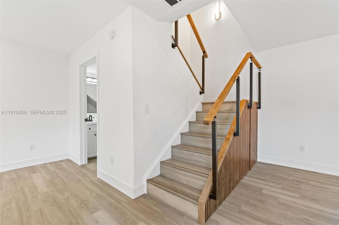 На продажу: $365,000 (2 спален, 2 ванн, 1462 Квадратных фут)