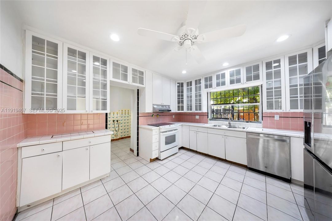 待售: $729,000 (3 贝兹, 2 浴室, 2580 平方英尺)