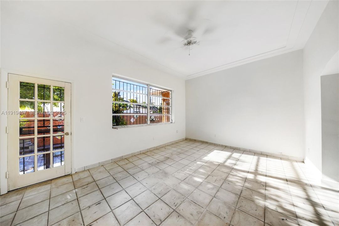 待售: $729,000 (3 贝兹, 2 浴室, 2580 平方英尺)