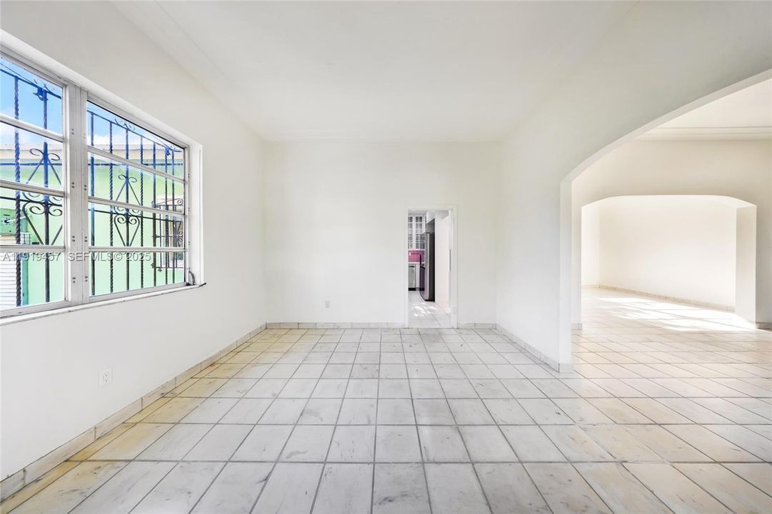 待售: $729,000 (3 贝兹, 2 浴室, 2580 平方英尺)