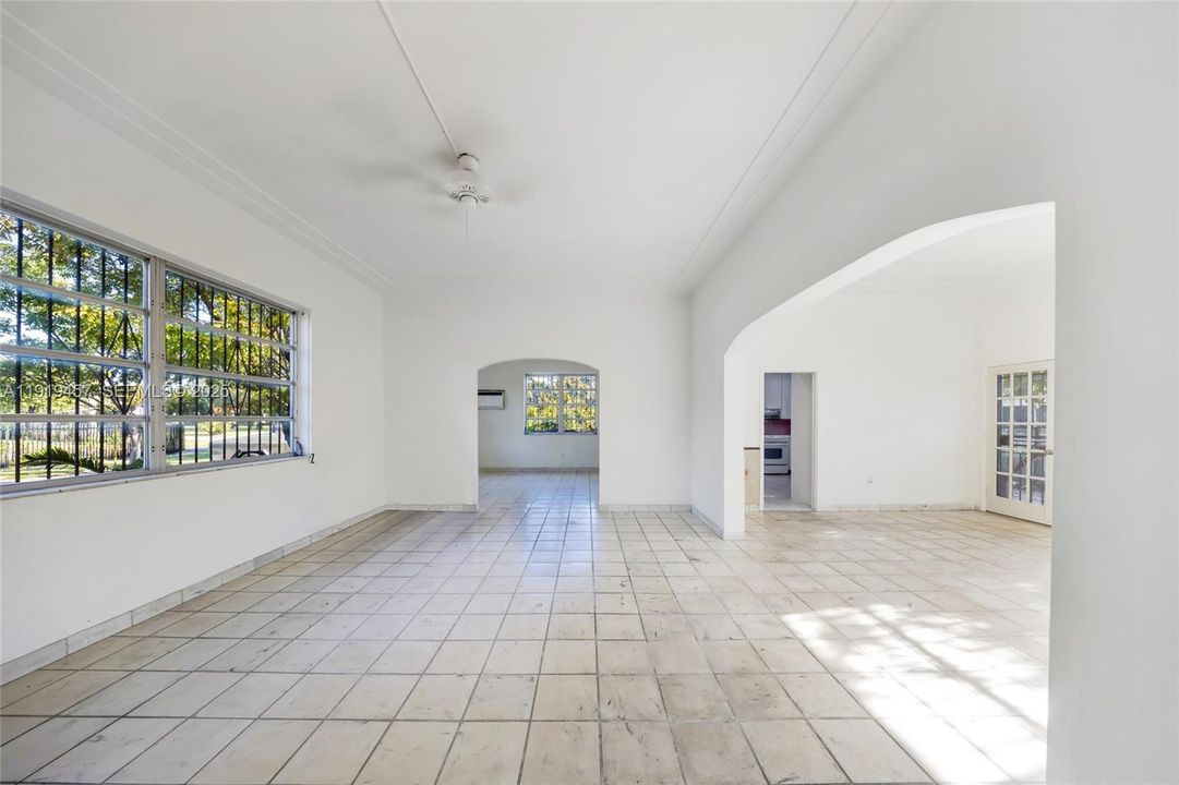 待售: $729,000 (3 贝兹, 2 浴室, 2580 平方英尺)