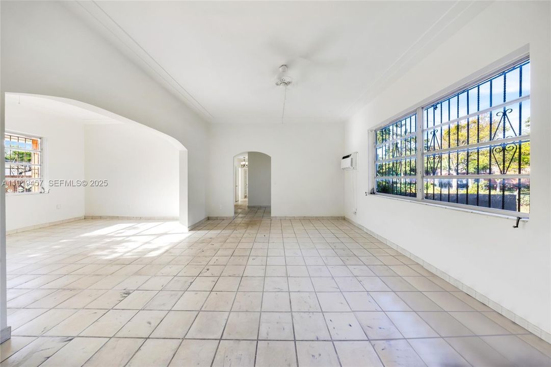 待售: $729,000 (3 贝兹, 2 浴室, 2580 平方英尺)