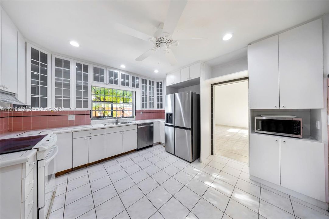 待售: $729,000 (3 贝兹, 2 浴室, 2580 平方英尺)