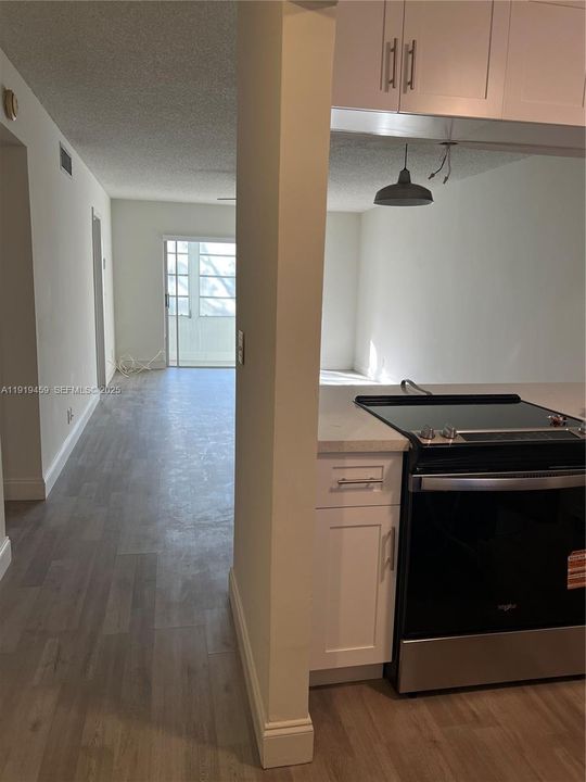 В аренду: $2,400 (2 спален, 2 ванн, 920 Квадратных фут)