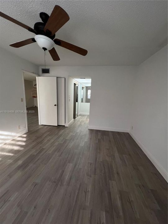 В аренду: $2,400 (2 спален, 2 ванн, 920 Квадратных фут)