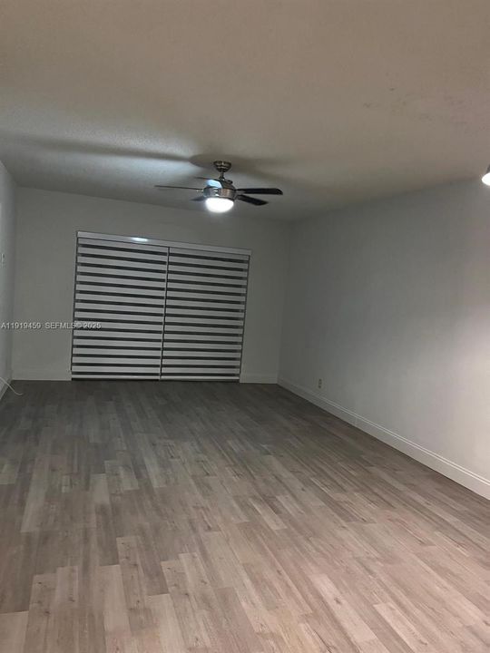 В аренду: $2,400 (2 спален, 2 ванн, 920 Квадратных фут)