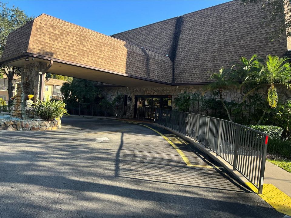 В аренду: $2,400 (2 спален, 2 ванн, 920 Квадратных фут)