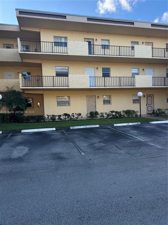 В аренду: $2,400 (2 спален, 2 ванн, 920 Квадратных фут)