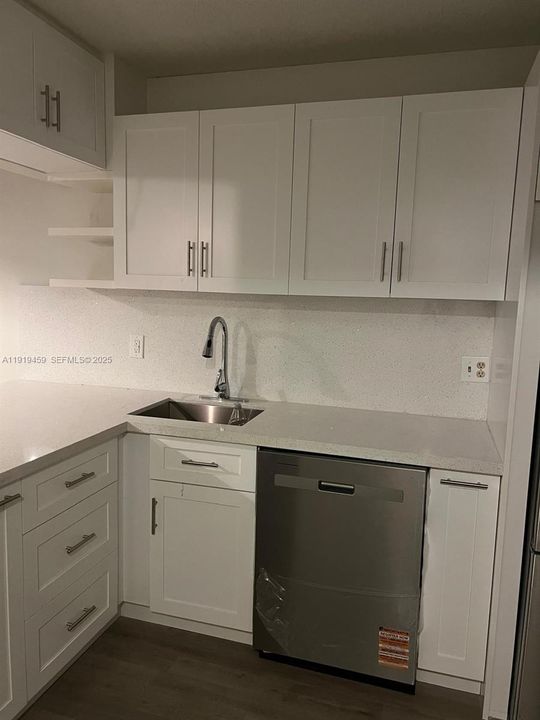 В аренду: $2,400 (2 спален, 2 ванн, 920 Квадратных фут)